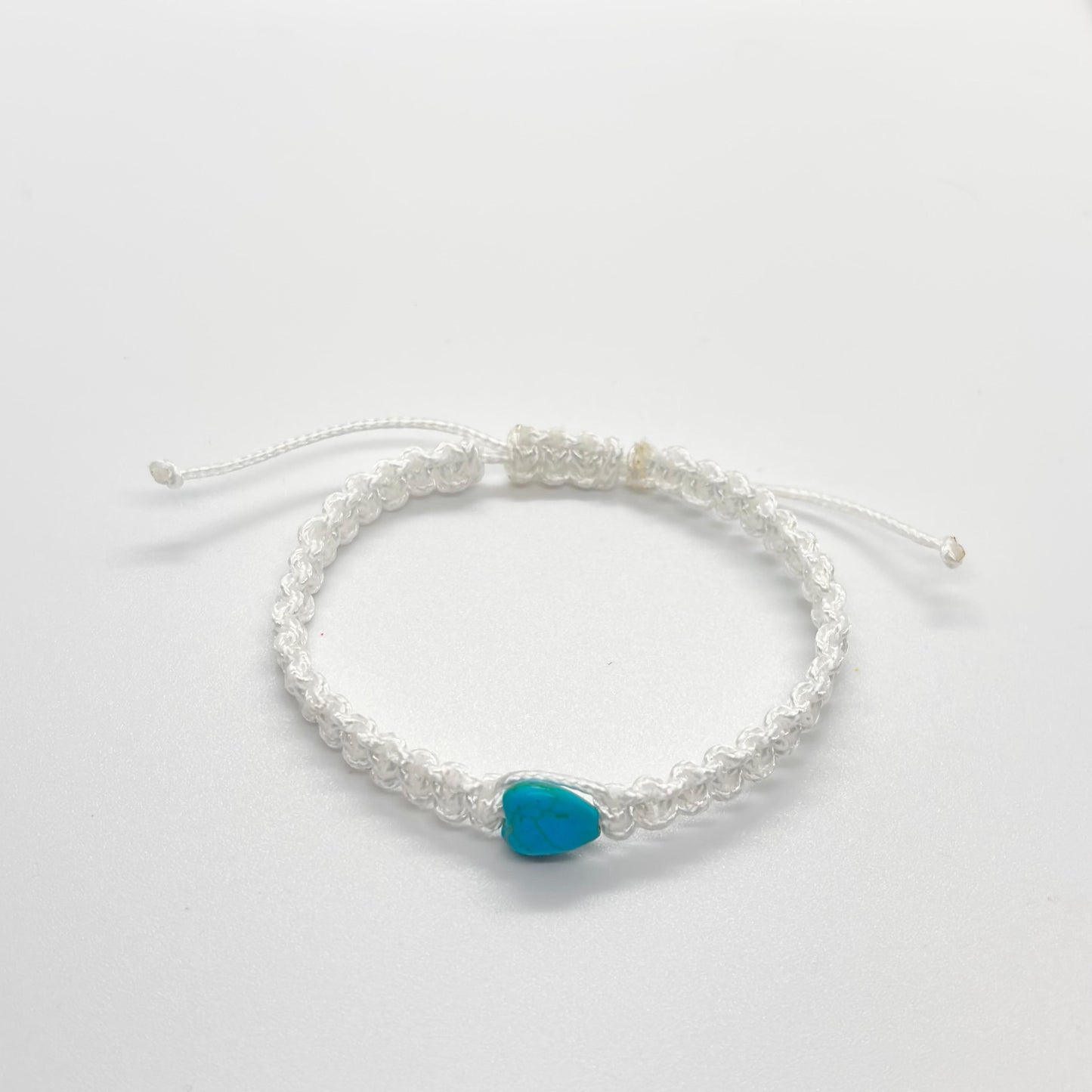 Bracciale in corda con pietra naturale a cuore