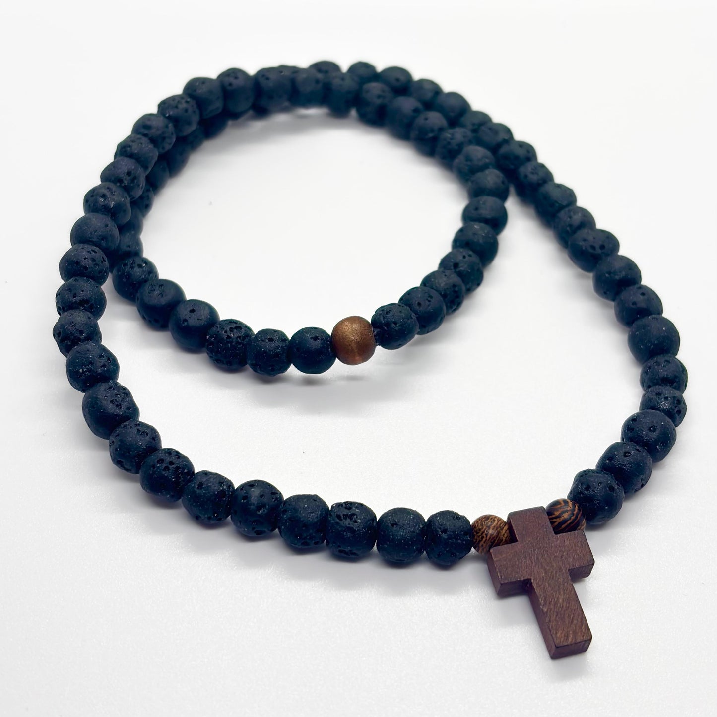 Collana uomo in pietra lavica con croce