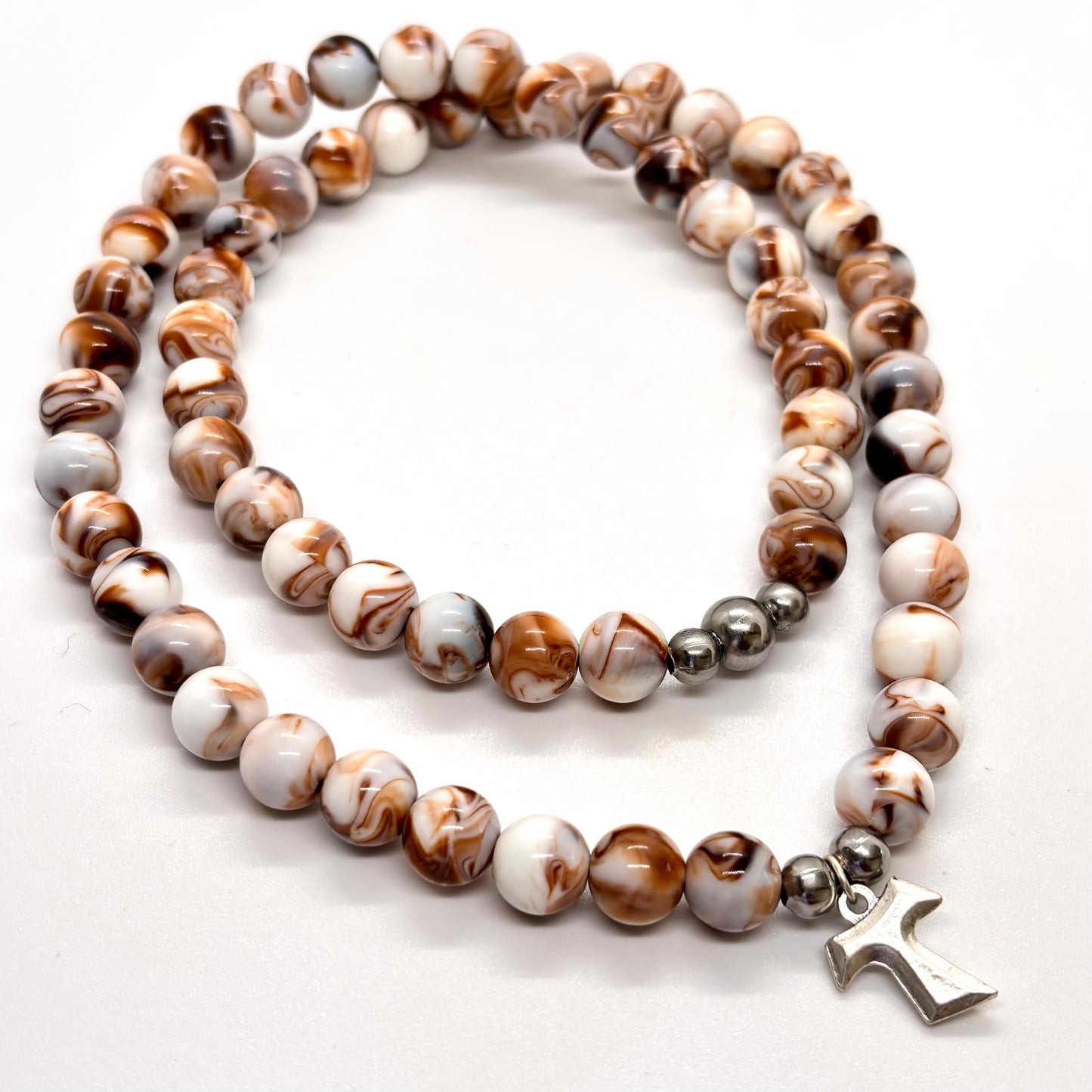 Collana in pietra e Tau