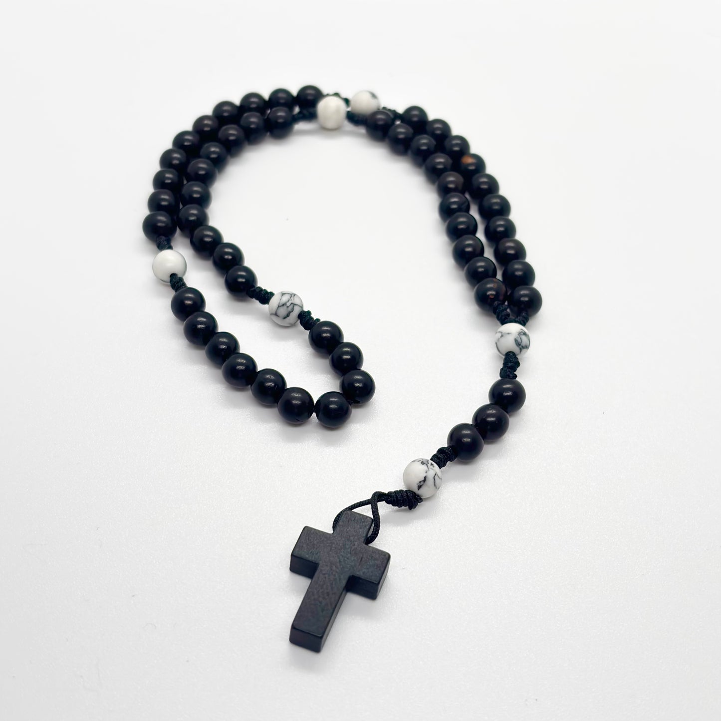 Rosario in corda e pietre nere