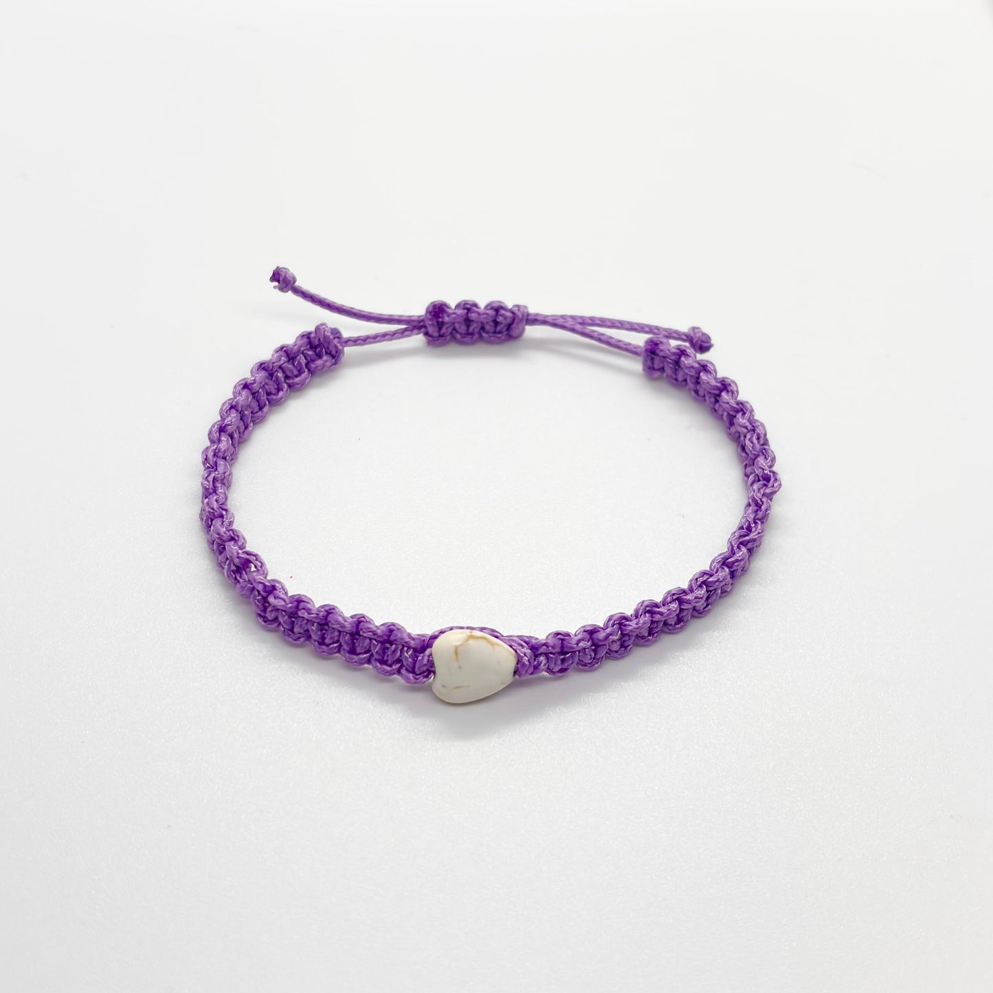 Bracciale in corda con pietra naturale a cuore