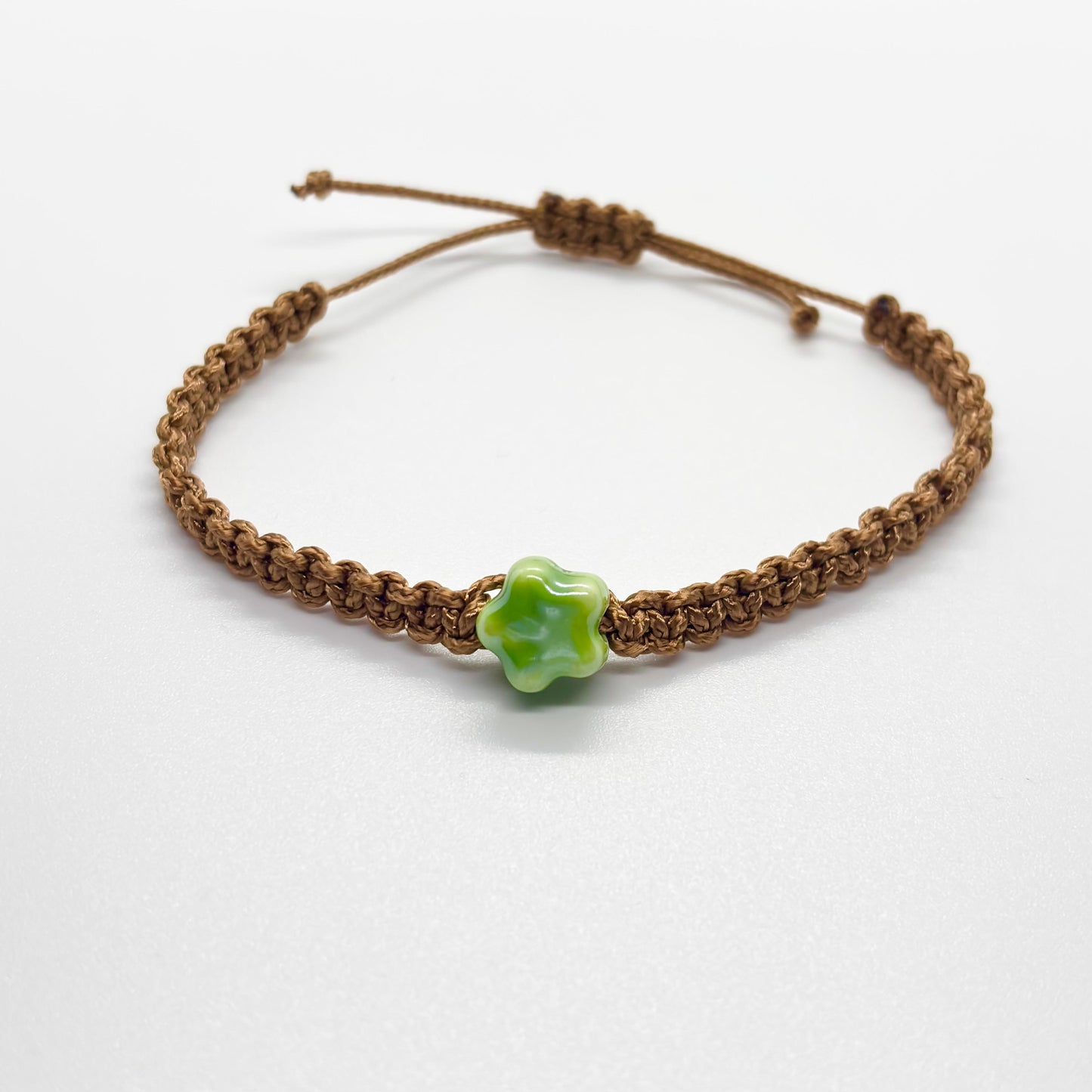 Bracciale in corda con pietra a stella