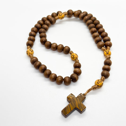 Rosario in corda, legno e croce in pietra