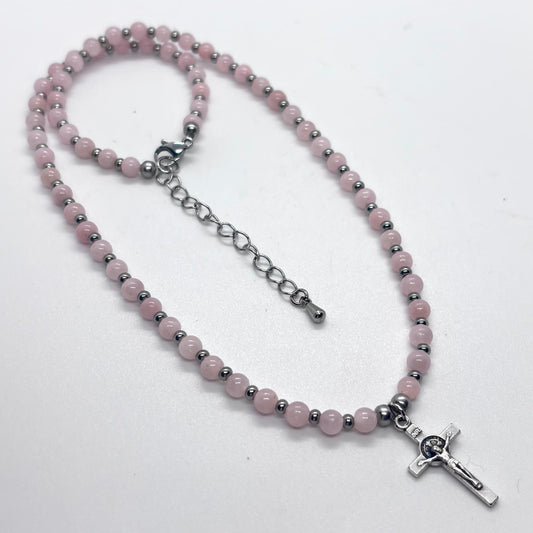 Collana in pietra rosa